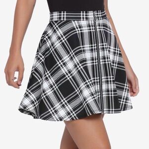 Hot Topic Women SM Black White Plaid Grunge Gothic Punk O-Ring Skater Skirt